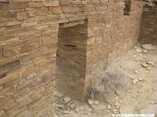 Una Vida doorway showing the excellent stone work of Chaco.