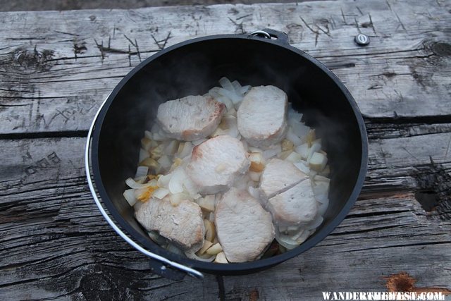 Pork chops with potatoes and apples