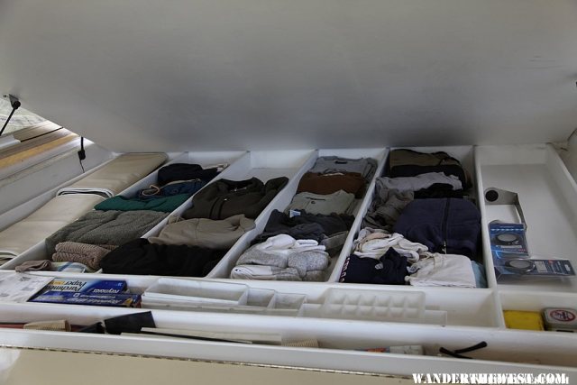 Under bed clothing organizer - XPCamper