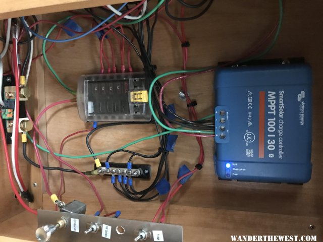 Victron 100/30 charge controller