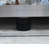 rubber bumpers midway on side rails.jpg